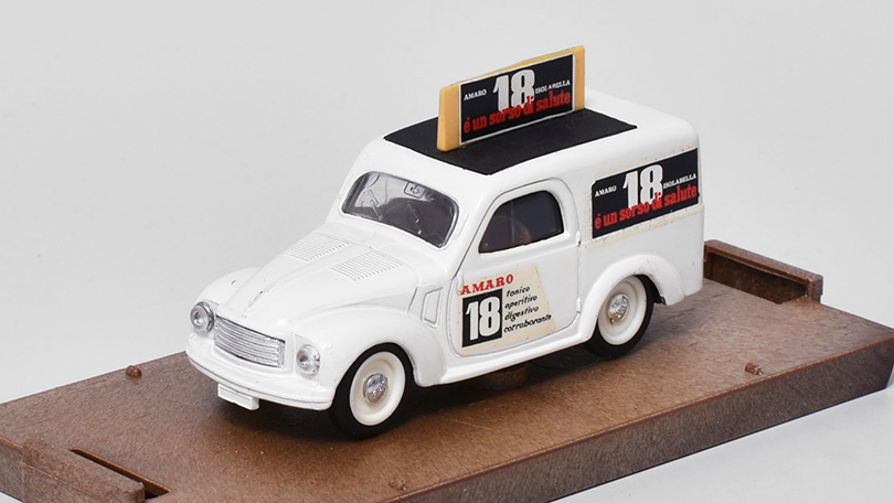 Fiat 500 Amaro 18 bílá 1:43 - Brumm - Model ze sbírky