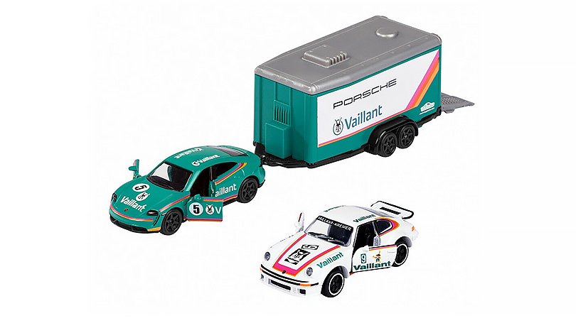 Porsche Taycan Turbo S #5 + přivěs Vaillant + Porsche 934 1:64 - Majorette