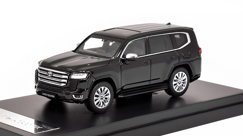 Toyota Land Cruiser LC300 ZX černá 1:64 - LCD Models