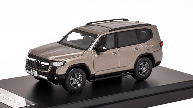 Toyota Land Cruiser LC300 GR Sport béžová 1:64 - LCD Models