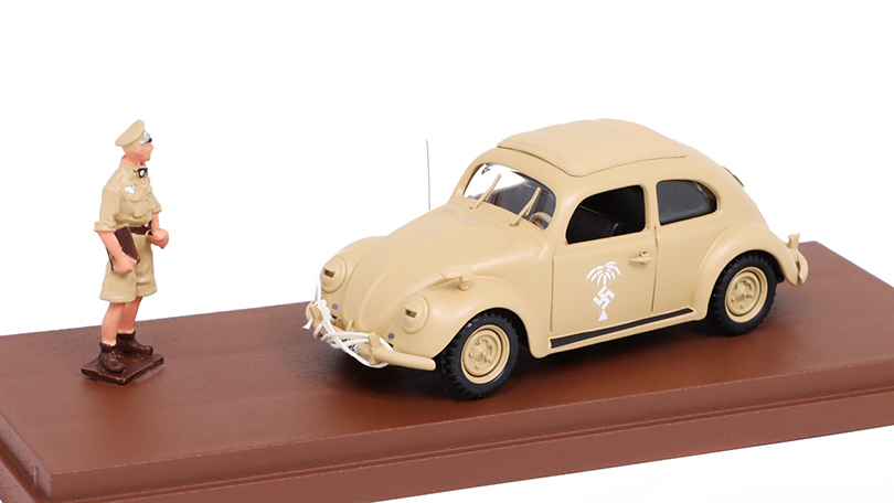 Volkswagen Beetle Africa Korps 1941 s figurkou Erwina Rommela 1:43 - Rio Models