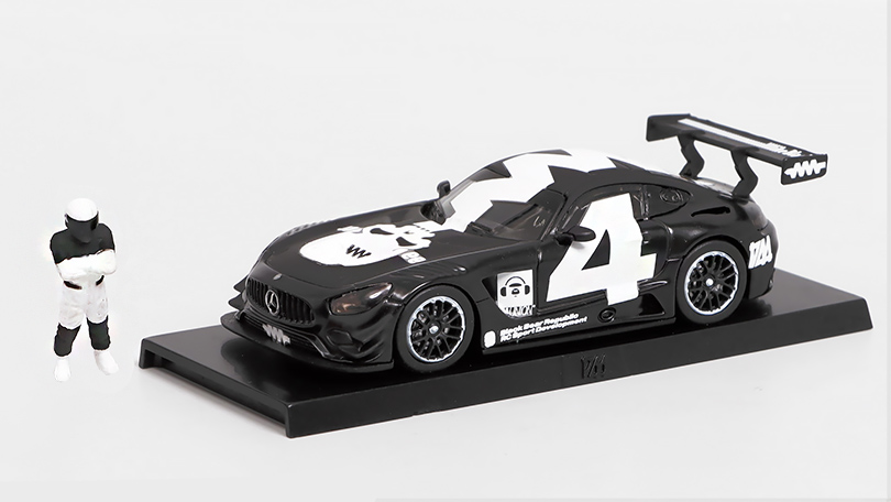 Mercedes AMG GT3 #4 s figurkou závodníka - černobílý 1:64 - TARMAC Models