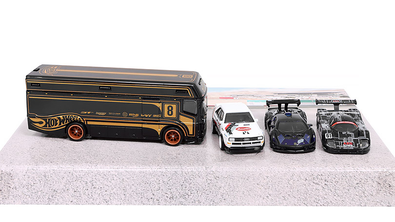 Sběratelská sada Track Day: 3ks závodních autíček + Euro Hauler  1:64 Hot Wheels