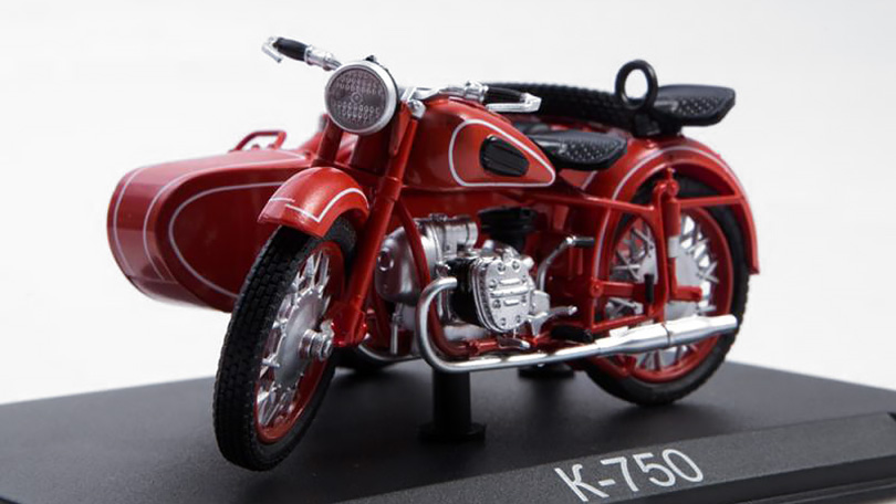 Dnepr K-750 KMZ 1:24 - MODIMIO Naše Motocykly časopis s modelem #31