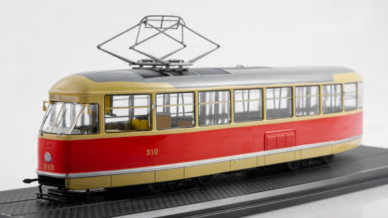 Tatra T1 tramvaj žlutá / červená 1:43 - SSM