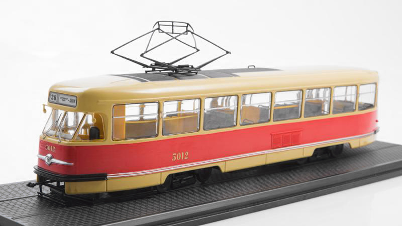 Tatra T2 tramvaj žlutá / červená 1:43 - SSM