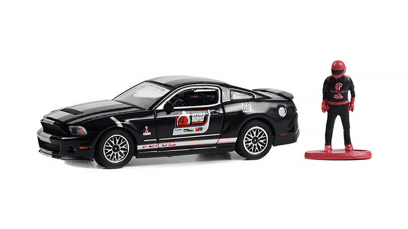 Shelby GT500 #68 2010 s figurkou závodníka 1:64 - GreenLight