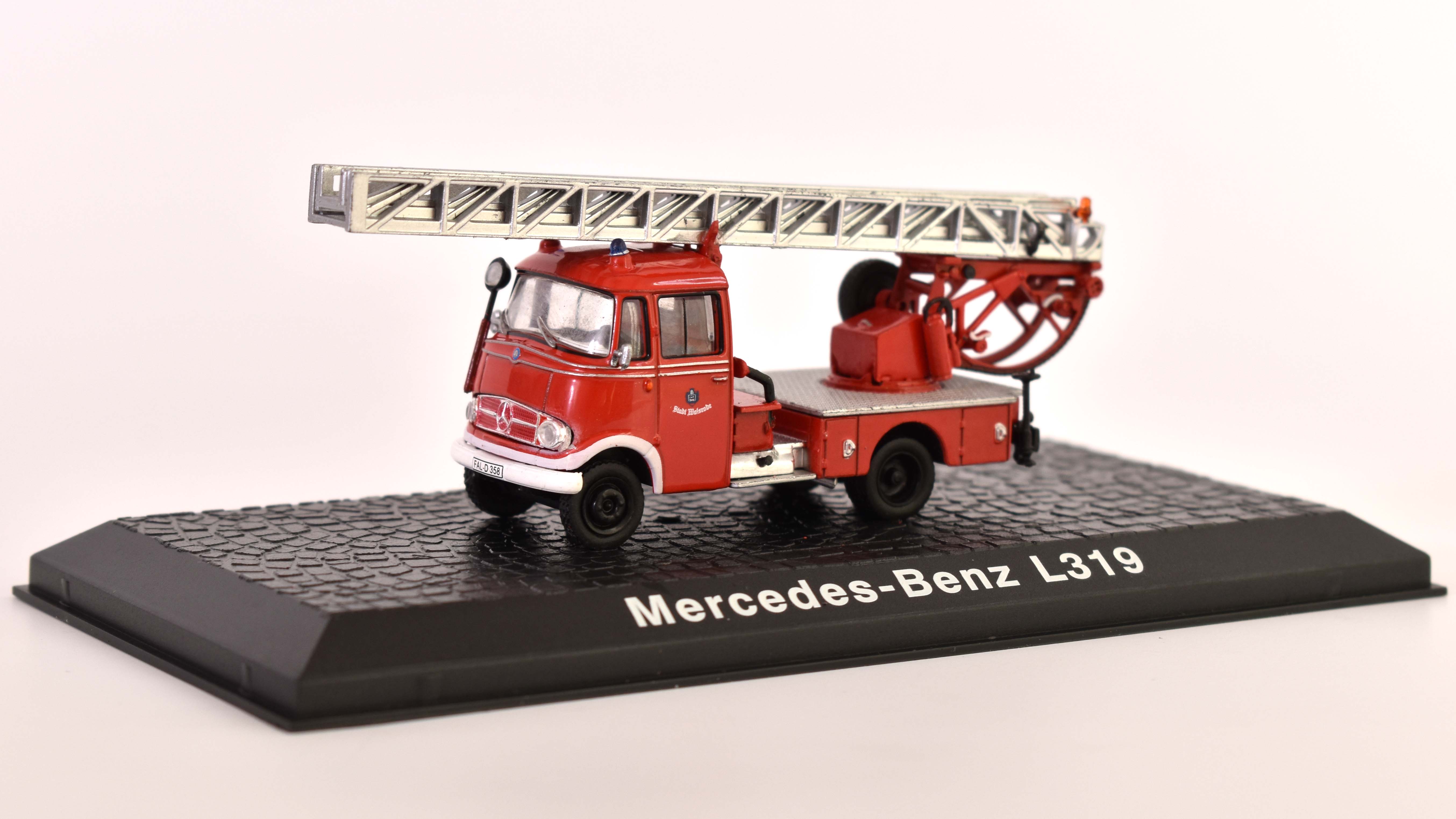 Mercedes-Benz L319 1:72 - Atlas časopis AutoModels s modelem 