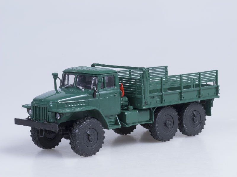 URAL-375D zelený 1:43 - Avtoistoria 