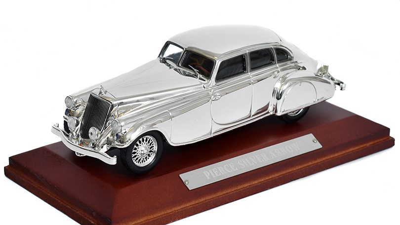 Pierce Silver Arrow 1:43 - Silver Cars Atlas časopis s modelem