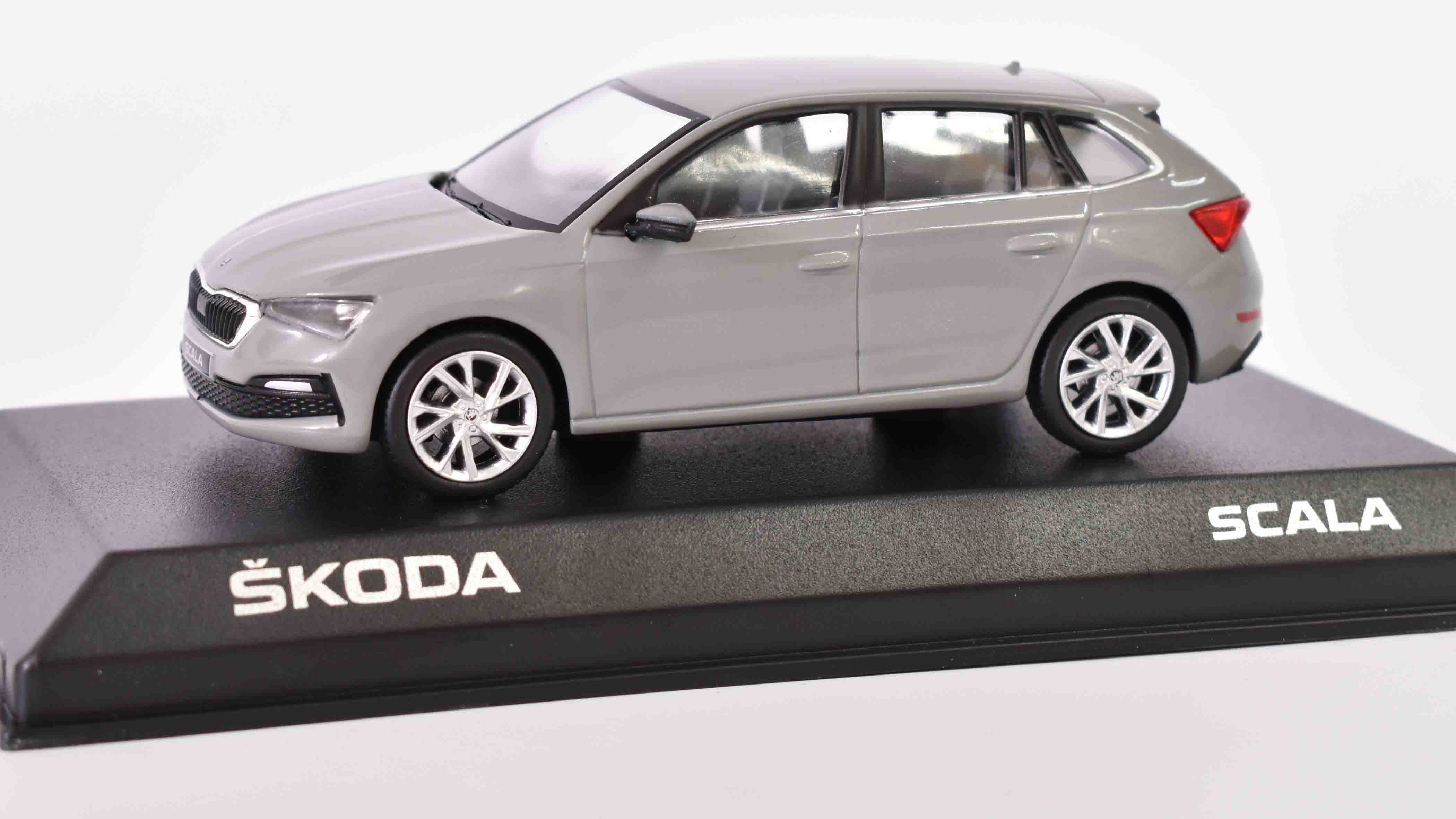 Škoda SCALA šedá 1:43 